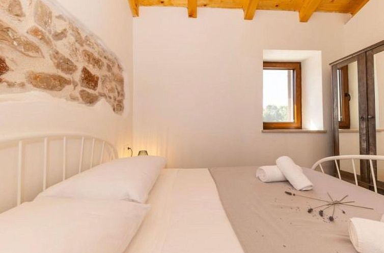Vakantiehuis Stone villa Marita with pool