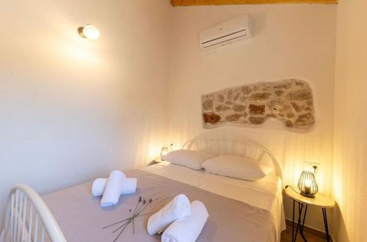 Vakantiehuis Stone villa Marita with pool