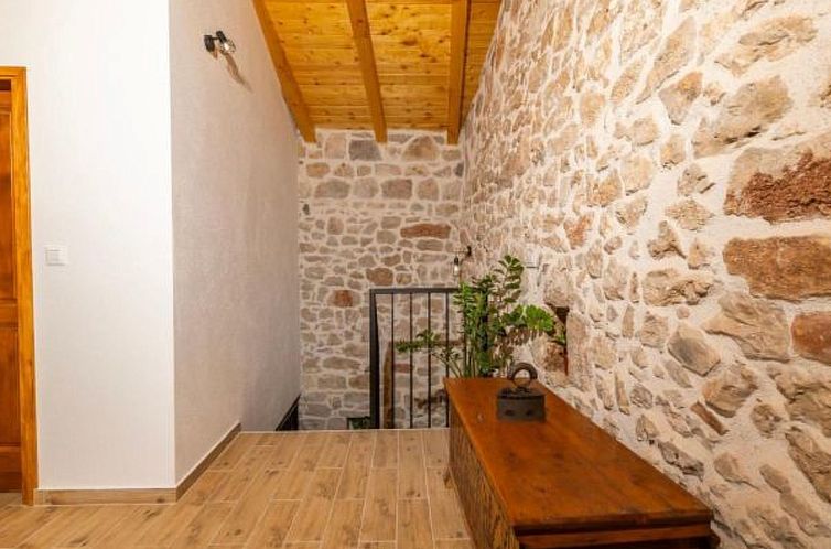 Vakantiehuis Stone villa Marita with pool