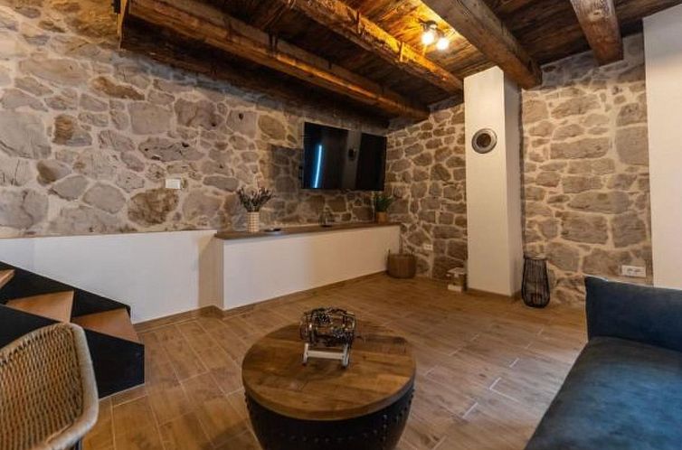 Vakantiehuis Stone villa Marita with pool
