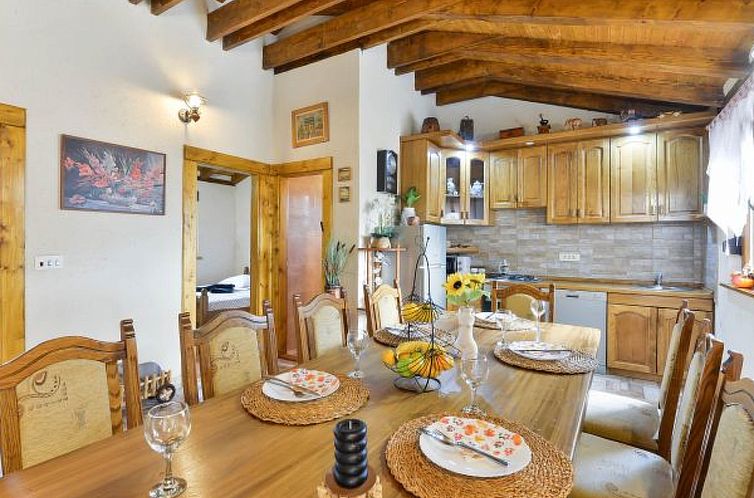 Vakantiehuis Villa Callista with Pool