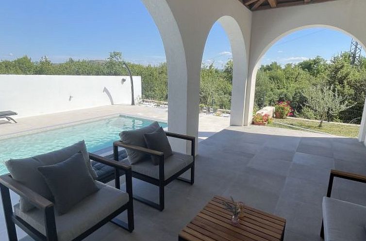 Vakantiehuis Holiday Home Olivarum with pool