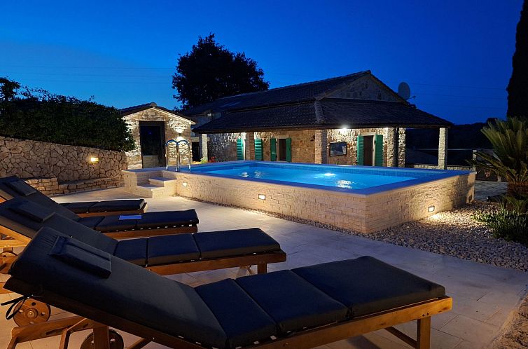 Guest house 10349903 - Holiday property Dalmatia - Vakantiehuis Romantisches Steinhaus für einen erholsamen Ur