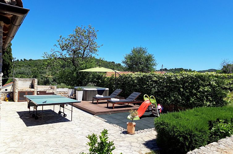 Vakantiehuis Romantisches Steinhaus für einen erholsamen Ur