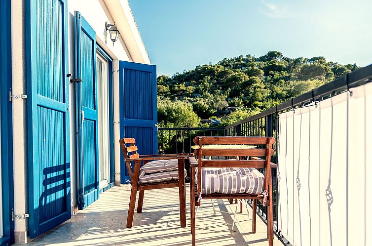 Vakantiehuis in Tisno mit Terrasse und Grill