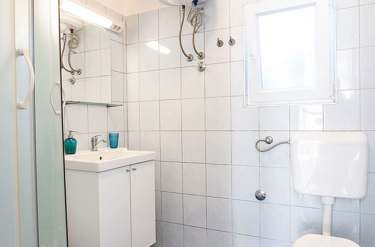 Vakantiehuis in Tisno mit Terrasse und Grill