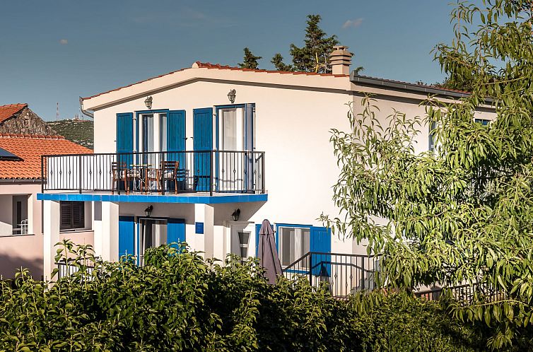 Vakantiehuis in Tisno mit Terrasse und Grill