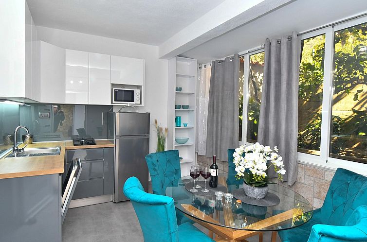 Appartement mit Terrasse