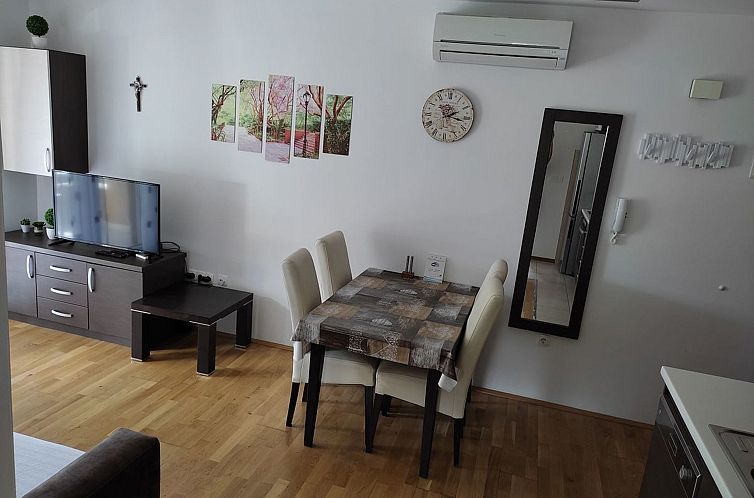 Appartement Gesamte Wohnung in Gradac mit Möbliertem Balkon