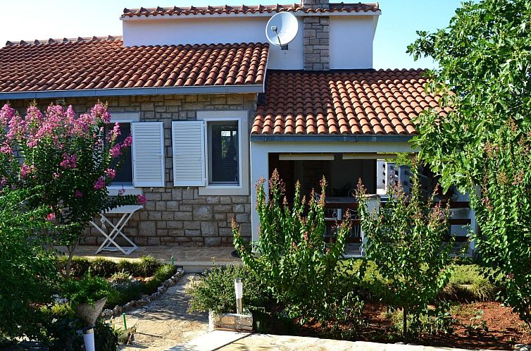 Guest house 10353603 - Apartment Dalmatia - Appartement Rollstuhltauglich, Terrassen am Felsenstrand
