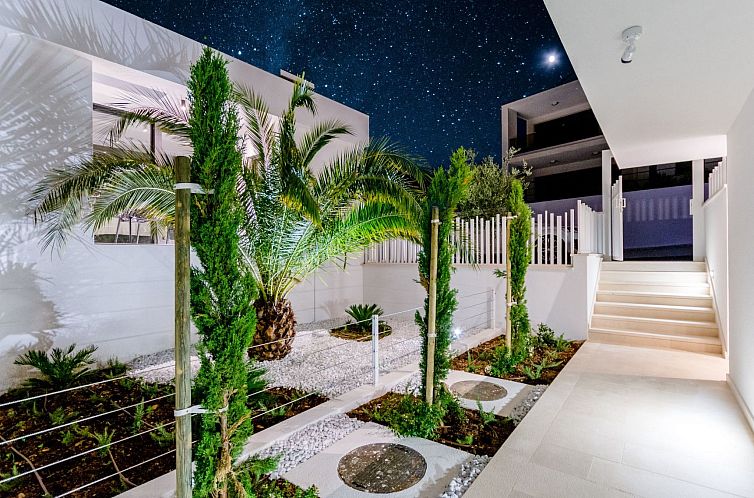 Vakantiehuis Tolles Ferienhaus in Sutivan mit Privatem Pool