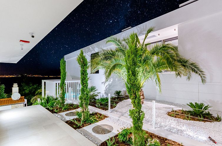 Vakantiehuis Tolles Ferienhaus in Sutivan mit Privatem Pool