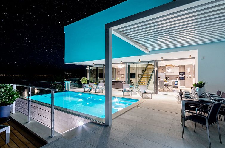 Vakantiehuis Tolles Ferienhaus in Sutivan mit Privatem Pool