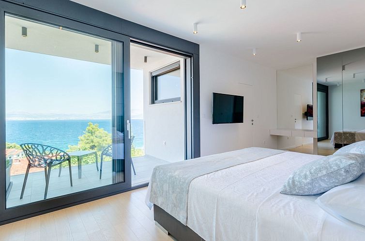 Vakantiehuis Tolles Ferienhaus in Sutivan mit Privatem Pool