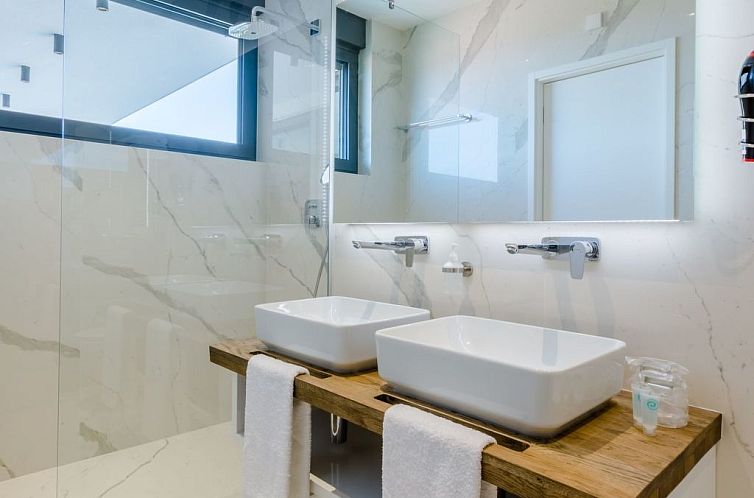 Vakantiehuis Tolles Ferienhaus in Sutivan mit Privatem Pool