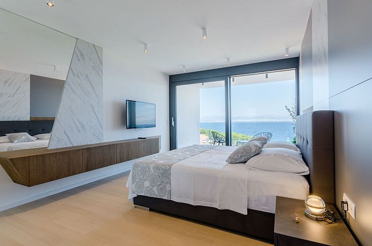 Vakantiehuis Tolles Ferienhaus in Sutivan mit Privatem Pool