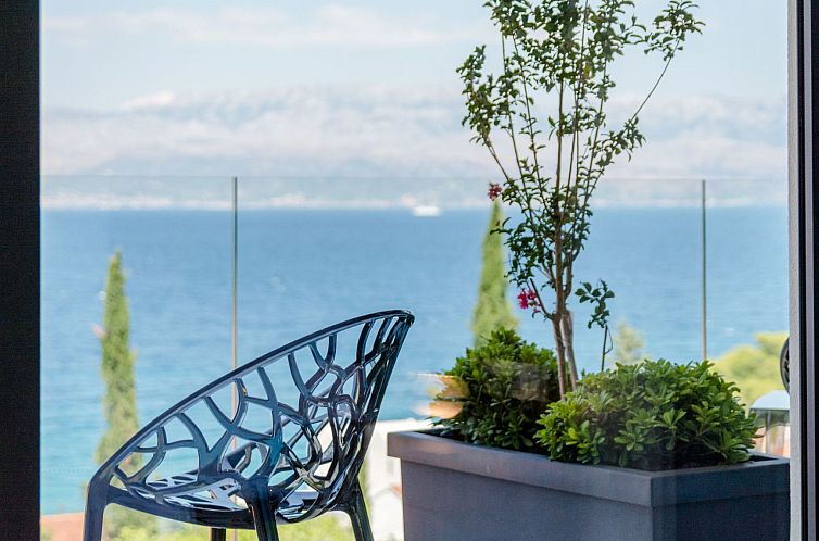 Vakantiehuis Tolles Ferienhaus in Sutivan mit Privatem Pool