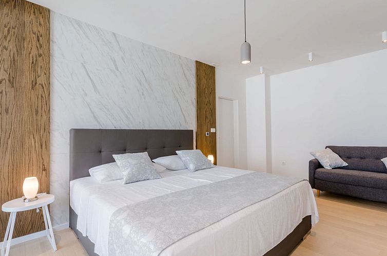 Vakantiehuis Wunderschönes Ferienhaus in Sutivan mit Privat