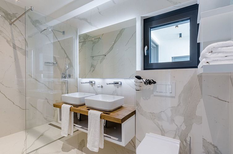 Vakantiehuis Wunderschönes Ferienhaus in Sutivan mit Privat