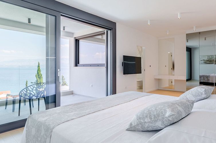 Vakantiehuis Wunderschönes Ferienhaus in Sutivan mit Privat