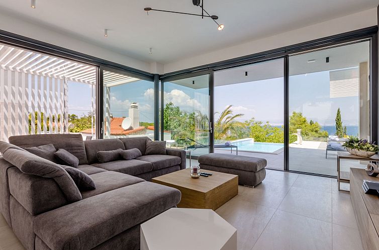Vakantiehuis Wunderschönes Ferienhaus in Sutivan mit Privat