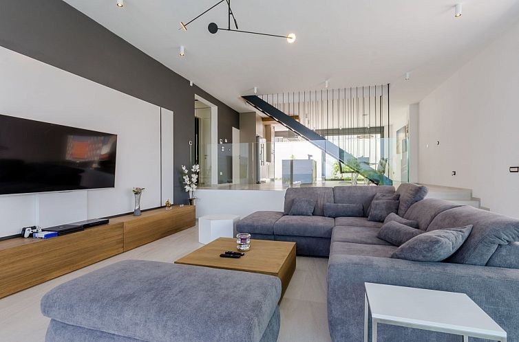 Vakantiehuis Wunderschönes Ferienhaus in Sutivan mit Privat