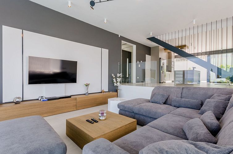 Vakantiehuis Wunderschönes Ferienhaus in Sutivan mit Privat