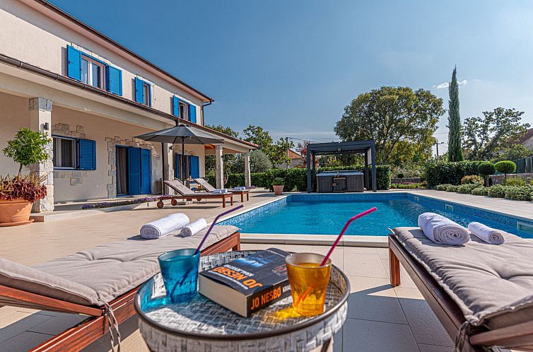 Unterkunft 1037506 - Ferienhaus Dalmatien - Vakantiehuis Villa Romansa mit Sauna und Whirlpool in Sirito