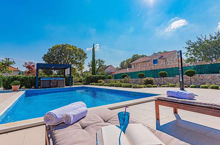 Vakantiehuis Villa Romansa mit Sauna und Whirlpool in Sirito
