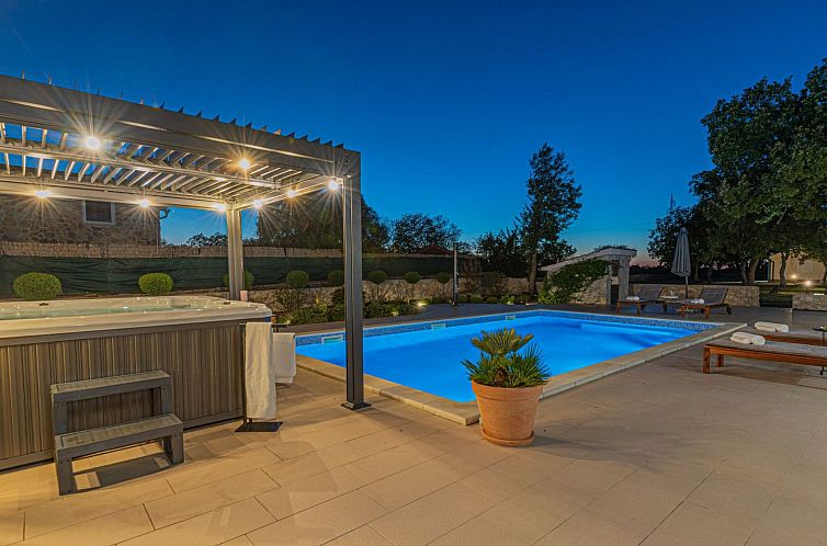 Vakantiehuis Villa Romansa mit Sauna und Whirlpool in Sirito