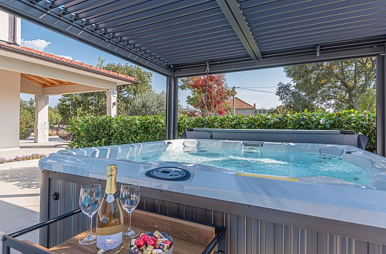 Vakantiehuis Villa Romansa mit Sauna und Whirlpool in Sirito