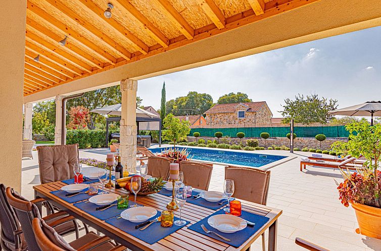 Vakantiehuis Villa Romansa mit Sauna und Whirlpool in Sirito