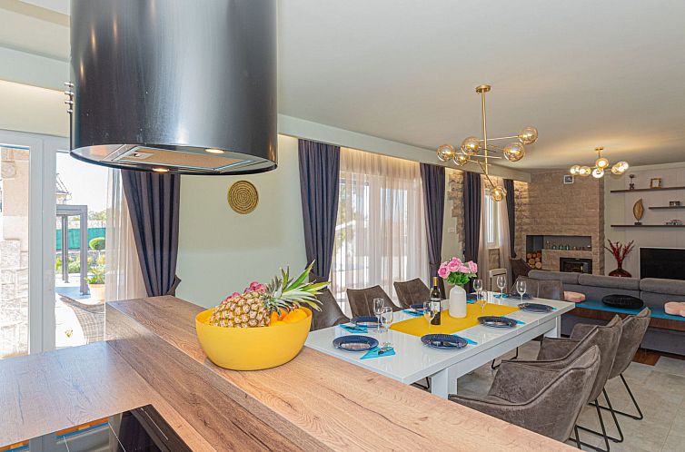 Vakantiehuis Villa Romansa mit Sauna und Whirlpool in Sirito