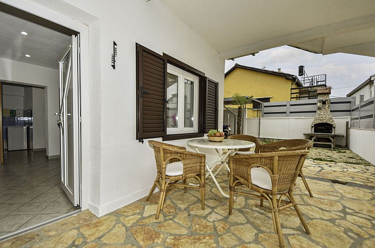 Guest house 1038042 - Apartment Dalmatia - Appartement Vili