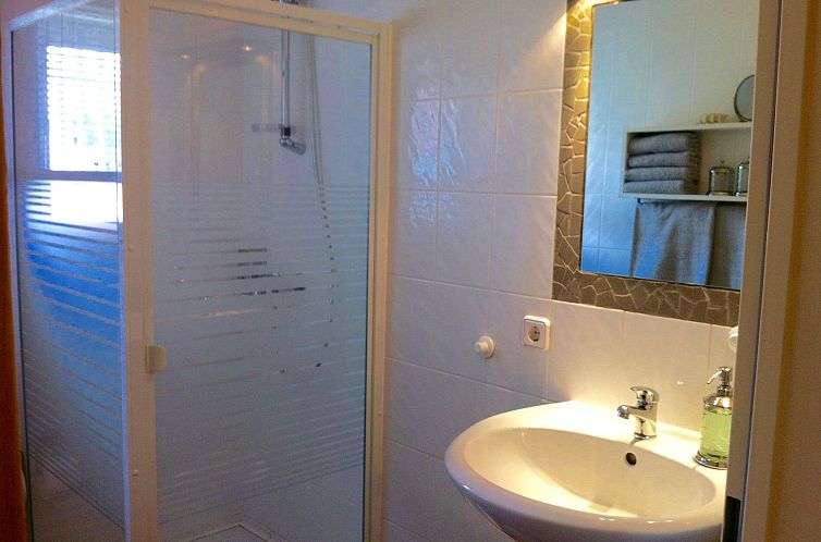 Appartement Schöne Ferienwohnung mit Balkon am Meer