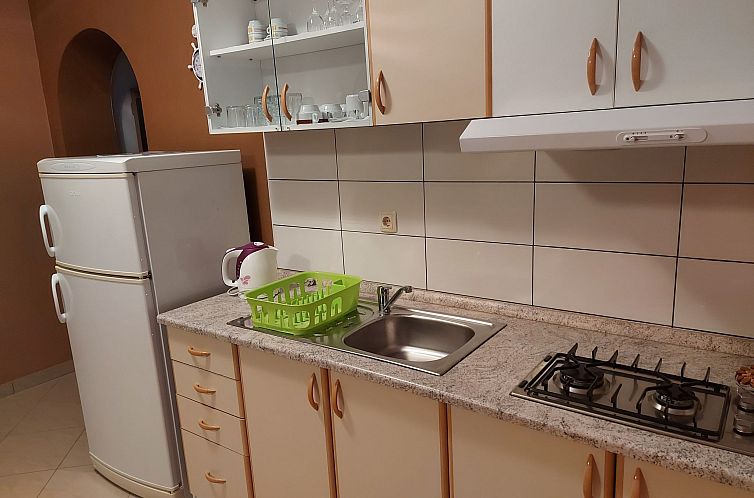 Appartement Wohnung in Pirovac mit Terrasse, Garten und Gril