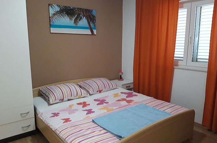 Appartement Wohnung in Pirovac mit Terrasse, Garten und Gril