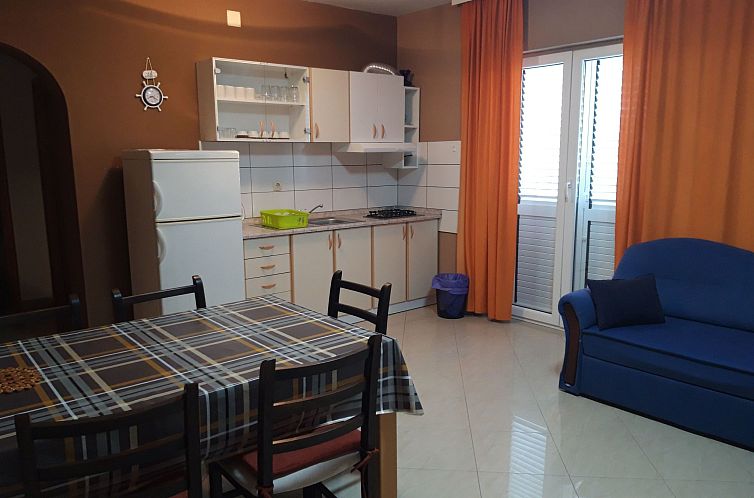 Appartement Wohnung in Pirovac mit Terrasse, Garten und Gril