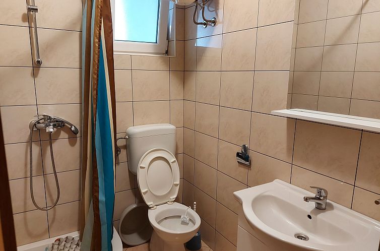 Appartement Wohnung in Pirovac mit Terrasse, Garten und Gril