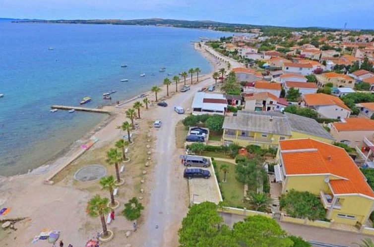 Appartement Holiday Apartment Inga with exit to the beach