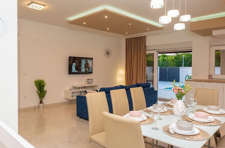 Vakantiehuis Villa mit beheiztem Pool Privlaka - TA Leut Age