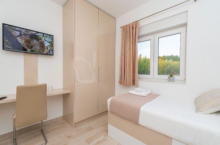 Vakantiehuis Villa mit beheiztem Pool Privlaka - TA Leut Age