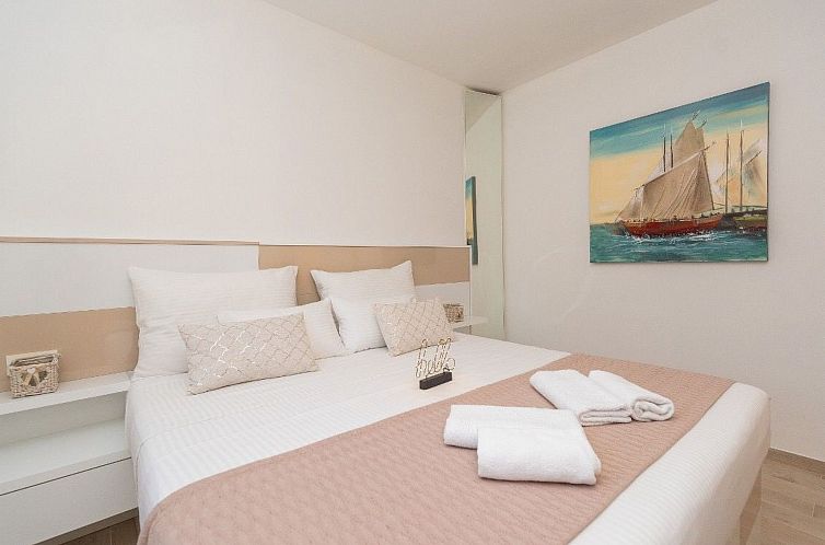 Vakantiehuis Villa mit beheiztem Pool Privlaka - TA Leut Age