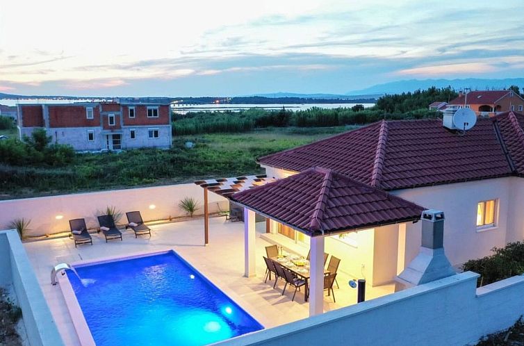 Vakantiehuis Villa mit beheiztem Pool Privlaka - TA Leut Age