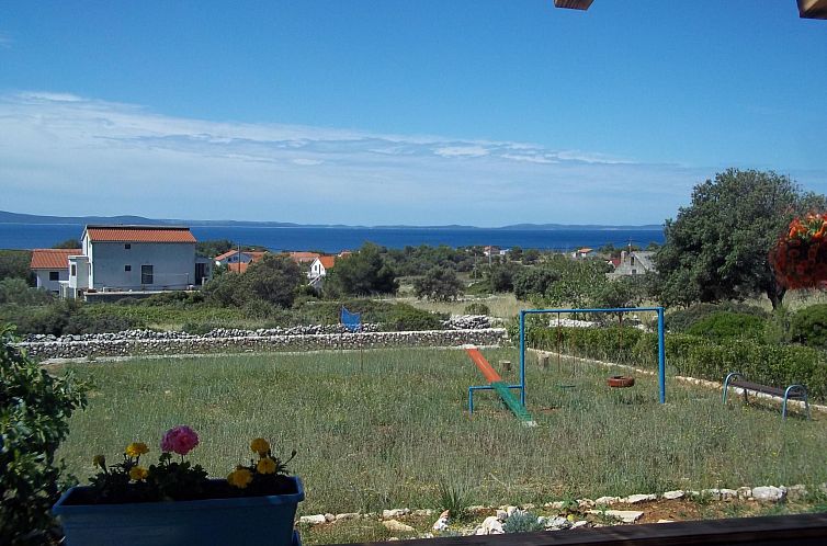 Vakantiehuis in Vir mit Terrasse und Garten