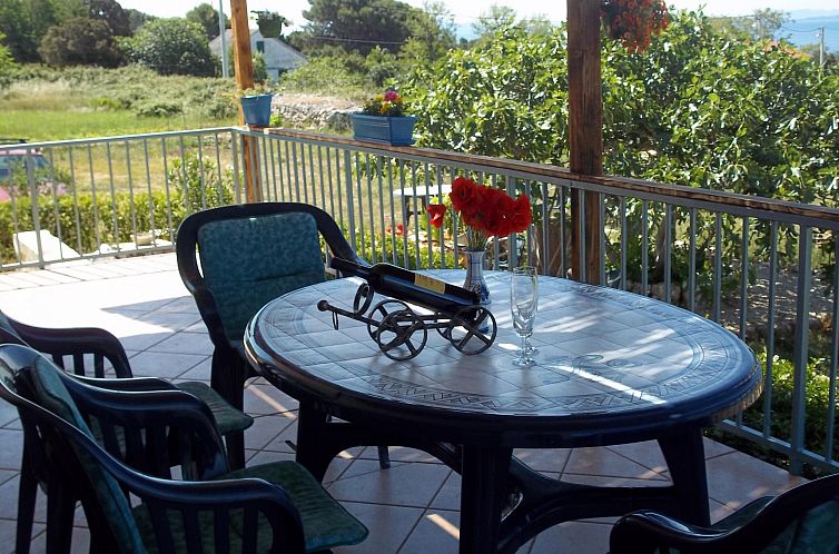 Vakantiehuis in Vir mit Terrasse und Garten