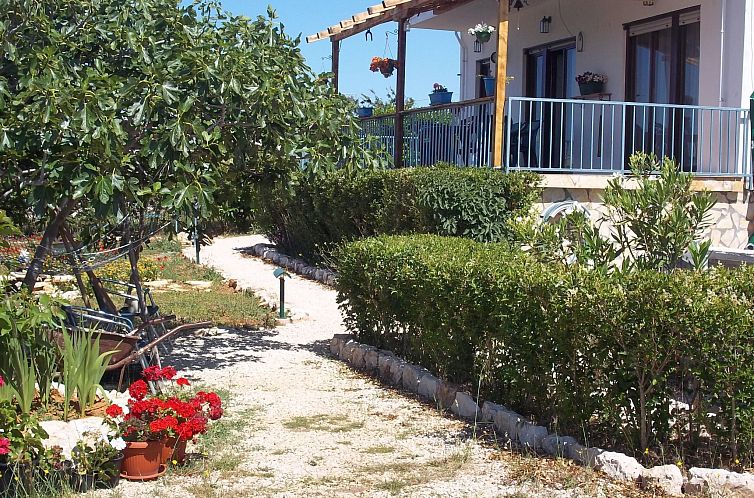 Vakantiehuis in Vir mit Terrasse und Garten