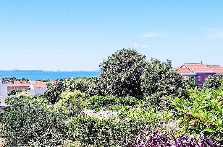 Vakantiehuis in Vir mit Terrasse und Garten