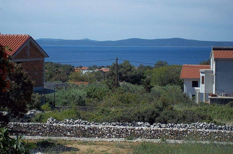 Vakantiehuis in Vir mit Terrasse und Garten