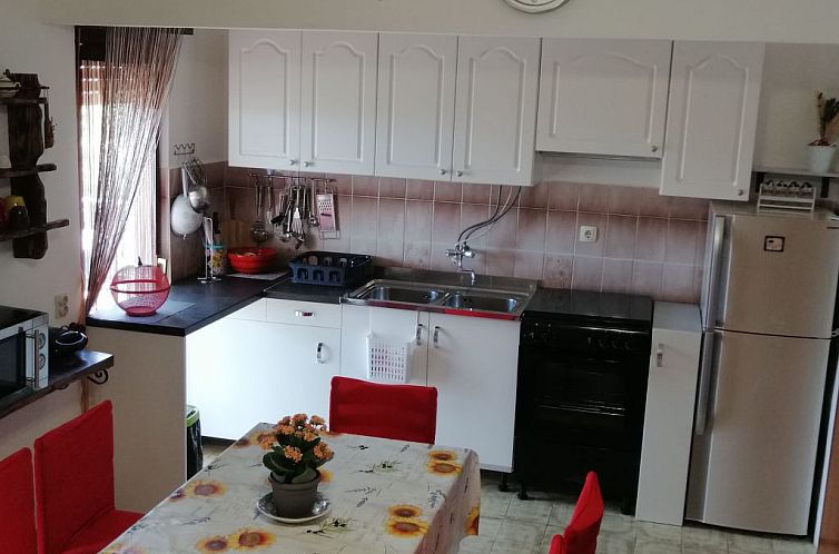 Vakantiehuis in Vir mit Terrasse und Garten
